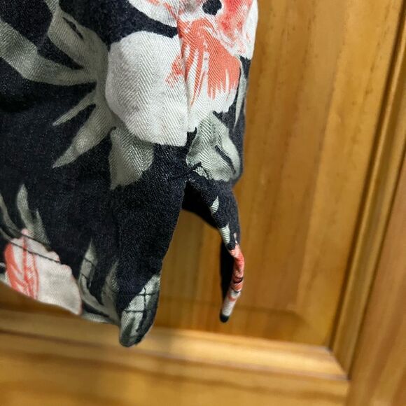 Island Traders size L floral print button down shirt - Picture 3 of 8